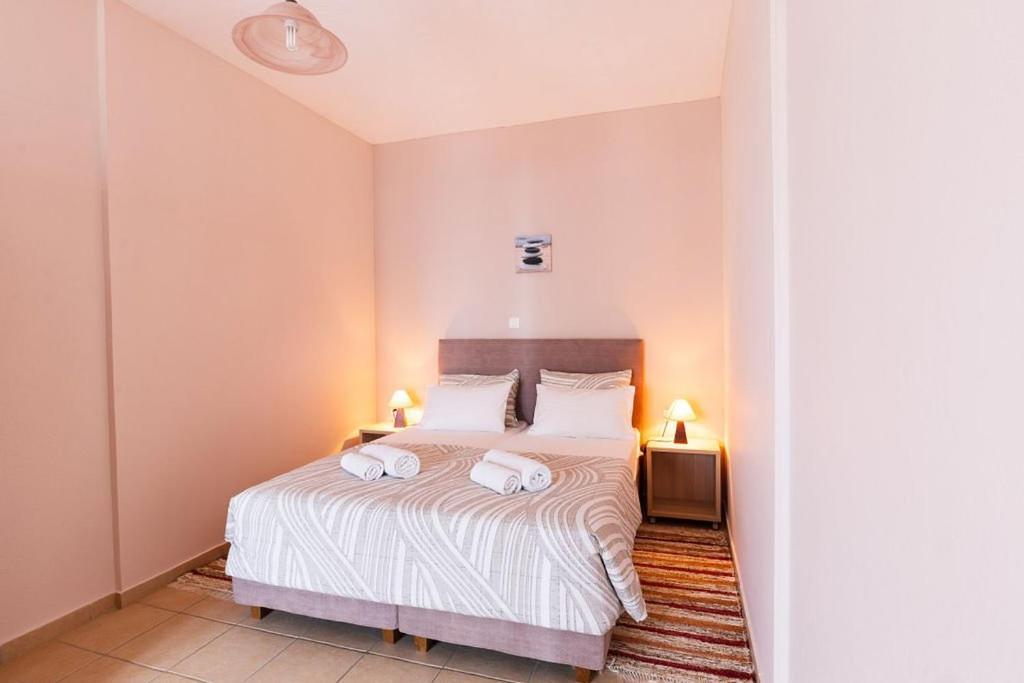 Houmis Apts & Agios Georgios Pagon
