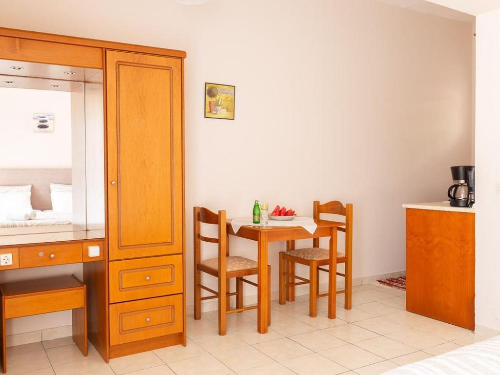 Houmis Apts & * Agios Georgios Pagon