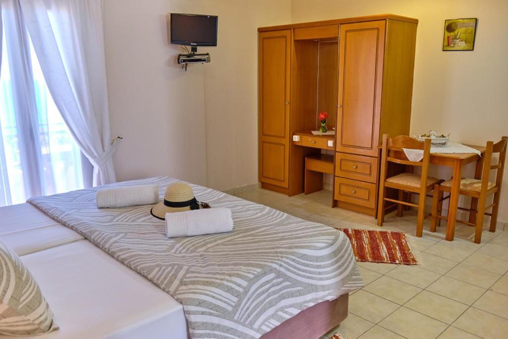 Houmis Apts & Agios Georgios Pagon